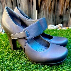 TSUBO Mary Jane Gray Women's Heels